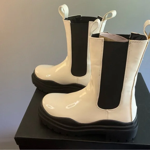 Azalea Wang “Akira Ghosted” White + Black Chelsea Boots NWT Size 7 - Picture 16 of 16